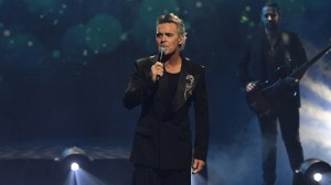 Robbie Williams on Track To Beat The Beatles’ Chart Record in the UK