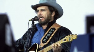 2 Famous Outlaw Country Songs That Were Inspired by Real-Life Criminals