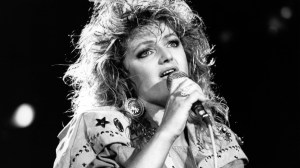 The Hidden History Behind “Total Eclipse Of The Heart” by Bonnie Tyler