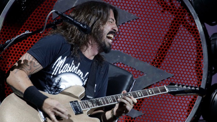The Emotional Meaning Behind “Everlong” by Foo Fighters and Dave Grohl’s Survival Anthem