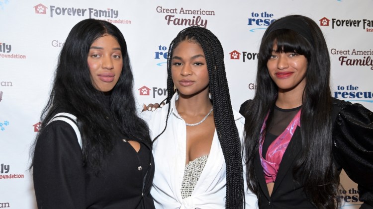 The Meaning Behind “If I Let You” by The Womack Sisters and a Soulful Lesson in Patiently Falling in Love