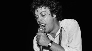 3 Facts About Tim Curry’s Solo Album ‘Fearless’