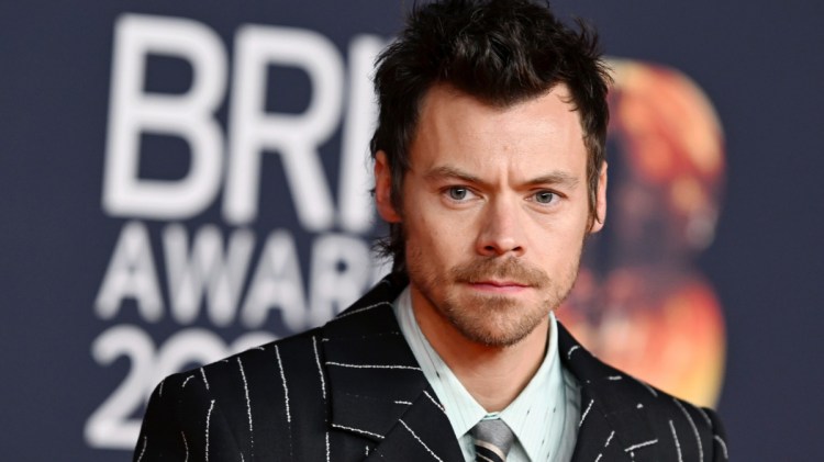 Harry Styles Navigates the Tension Between Romance and Doubt in “Coming Up Roses”