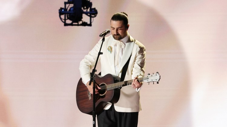 Behind the Lyrics: “Draw You Out” by Noah Kahan and His Epic Soundtrack Single for ‘The Hunger Games’