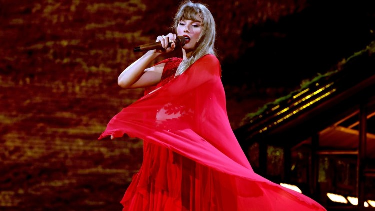Taylor Swift Reveals Broken Promises in Emotional New Song “Pink Clouding”
