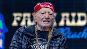 Willie Nelson Reflects on Loss and Endurance in “Last Leaf”