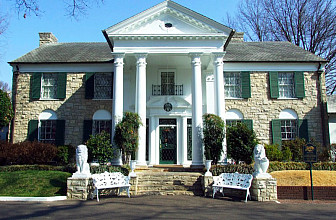 Graceland exterior<br>photo: <a href="https://commons.wikimedia.org/wiki/File:Graceland_Memphis_Tennessee.jpg">Joseph Novak</a>, <a href="https://creativecommons.org/licenses/by/2.0">CC BY 2.0</a>, via Wikimedia Commons
