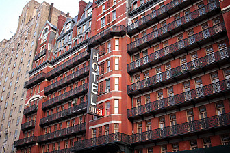 The famous Chelsea Hotel<br>Photo: <a href="https://www.flickr.com/photos/shinyasuzuki/50153269346/" target="_blank">Shinya Suzuki</a>, via Flickr, CC 2.0