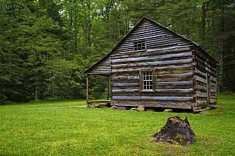 Cabin in the Smoky Mountains<br>Photo: Deebrowning, Dreamstime