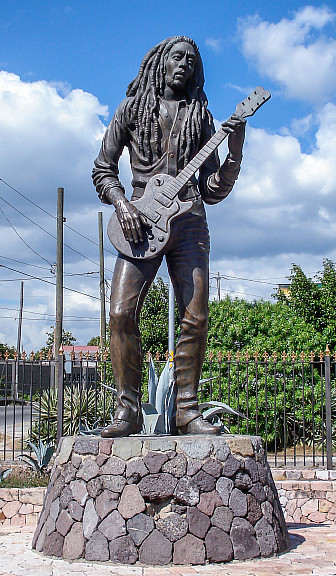 Bob Marley statue in Kingston<br>Photo: <a href="https://www.flickr.com/photos/93015232@N04/8520106707/" target="_blank">avda-foto</a>, via Flickr, CC 2.0
