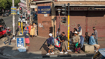 A street in downtown Johannesburg<br>Photo: <a href="https://www.flickr.com/photos/tinz/39644058852/" target="_blank">Martyn Smith</a>, via Flickr, CC 2.0