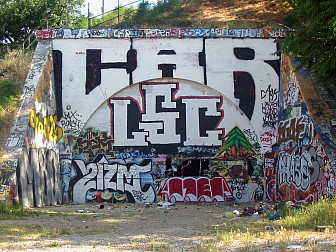 Belmont Tunnel before renovation<br>Photo: <a href="https://www.flickr.com/photos/skunks/92243881/" target="_blank">Scott Garner</a>, via Flickr, CC 2.0