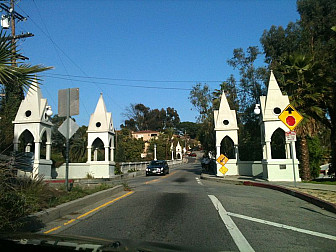 Shakespeare Bridge in Franklin Hills, Los Feliz district of Los Angeles Photo: <a href="https://commons.wikimedia.org/wiki/File:Shakespeare_Bridge.jpg">Daniel E. Romero</a>, <a href="https://creativecommons.org/licenses/by-sa/3.0">CC BY-SA 3.0</a>, via Wikimedia Commons