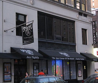 Birdland at its current location<br>Photo: <a href="https://en.wikipedia.org/wiki/File:Birdland_New_York.jpg" target="_blank">Americasroof</a>, via Wiki Commons, CC 3.0