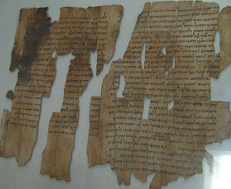 Dead Sea Scroll<br>Photo: Pufacz, Wiki Commons