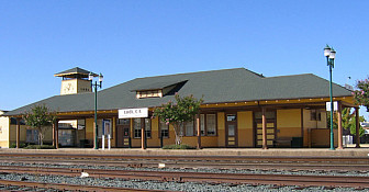 Lodi Amtrak station<br>Photo: <a href="https://commons.wikimedia.org/wiki/File:Lodi_Amtrak_station.jpg">kla4067</a>, <a href="https://creativecommons.org/licenses/by/2.0">CC BY 2.0</a>, via Wikimedia Commons