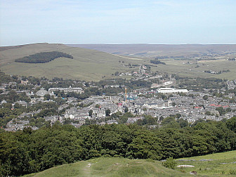 Derbyshire panoramic<br>Photo: <a href="https://commons.wikimedia.org/wiki/File:Buxton_View_From_Peakdistrict.jpg">Onofre_Bouvila</a>, <a href="https://creativecommons.org/licenses/by/2.5">CC BY 2.5</a>, via Wikimedia Commons