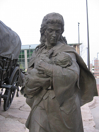 Statue of a pioneer woman in Omaha<br>Photo: <a href="https://www.flickr.com/photos/27279196@N06/4400228826/" target="_blank">civilengtiger, Flickr</a>, CC 2.0