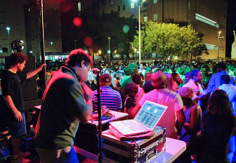 Brooklyn Museum First Saturday Party<br>Photo: <a href="https://www.flickr.com/photos/ericdp/3783469811/" target="_blank">Eric</a>, via Flickr, CC 2.0