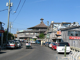Dock Street, Cedar Key, Florida<br>Photo: <a href="https://commons.wikimedia.org/wiki/File:Dockstreet20040530.jpg">Zdv</a>, <a href="http://creativecommons.org/licenses/by-sa/3.0/">CC BY-SA 3.0</a>, via Wikimedia Commons