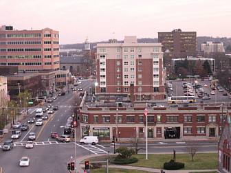 Quincy Center<br>Photo: <a href="https://commons.wikimedia.org/wiki/File:Quincycenter.jpg">Cquan</a>, <a href="http://creativecommons.org/licenses/by-sa/3.0/">CC BY-SA 3.0</a>, via Wikimedia Commons