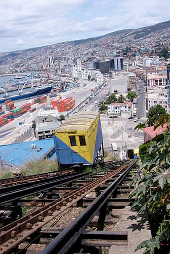 Funicular cable car, Valparaiso<br>Photo: <a href="https://commons.wikimedia.org/wiki/File:02-190_Valparaiso_-_Vina.JPG">Peraltita</a>, <a href="http://creativecommons.org/licenses/by-sa/3.0/">CC BY-SA 3.0</a>, via Wikimedia Commons
