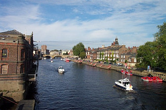 The River Ouse<br><a href="https://commons.wikimedia.org/wiki/File:River_Ouse_in_York.JPG">Chris J Wood</a>, <a href="http://creativecommons.org/licenses/by-sa/3.0/">CC BY-SA 3.0</a>, via Wikimedia Commons