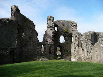 Abergavenny Castle<br>Photo: <a href="https://www.geograph.org.uk/photo/710274" target="_blank">Jeremy Bolwell</a>, Geograph Project, CC 2.0