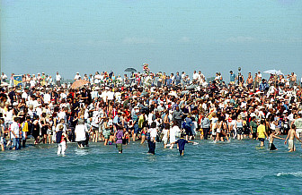 Ritual Bath of the Gypsies, 2006<br>Photo: <a href="https://commons.wikimedia.org/wiki/File:Bain_rituel_dans_la_mer_aux_Saintes-Maries.jpg">Fiore S. Barbato</a>, <a href="https://creativecommons.org/licenses/by-sa/2.0">CC BY-SA 2.0</a>, via Wikimedia Commons